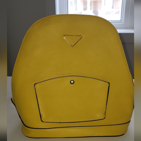 Yellow backpack - Picture 5 of 12